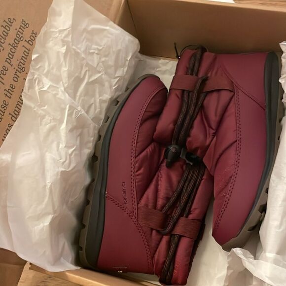 Sorel WINE COLOR short waterproof booties.   New in box - Picture 8 of 8